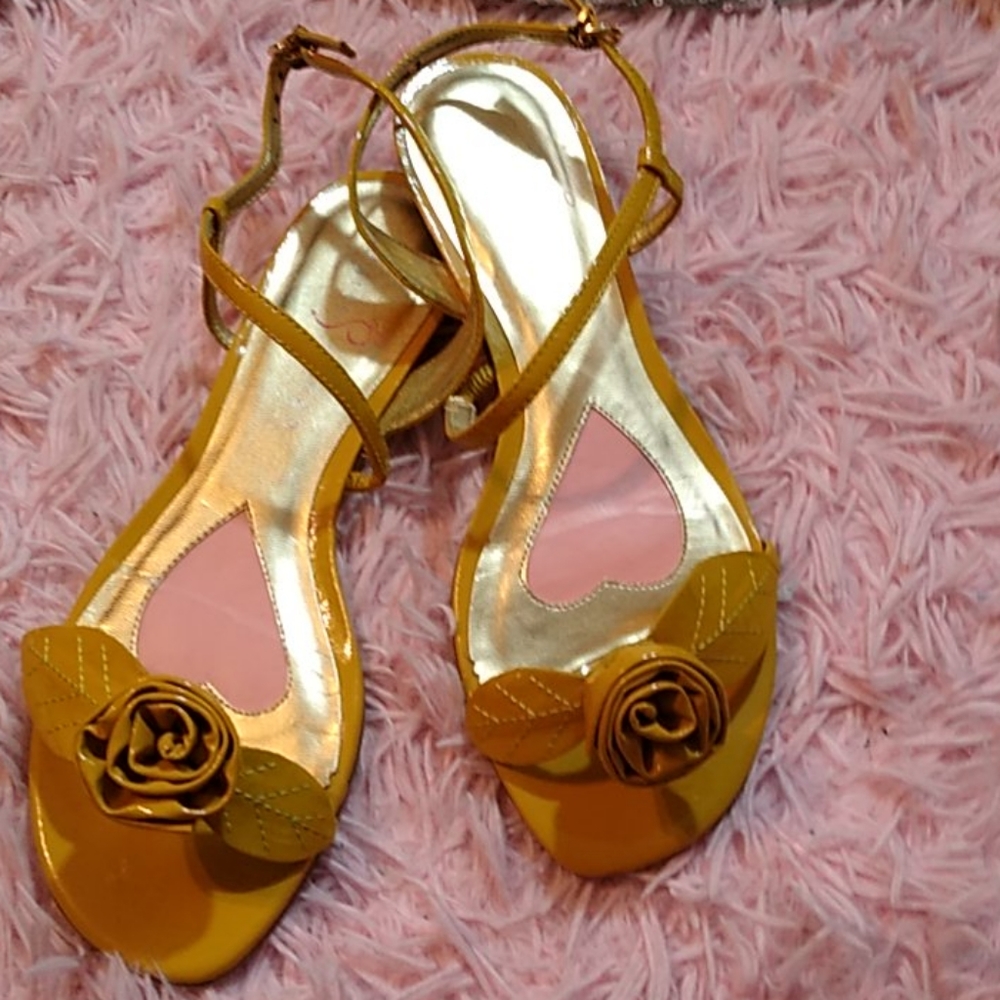 Paris Hilton yellow flat sandals rose
